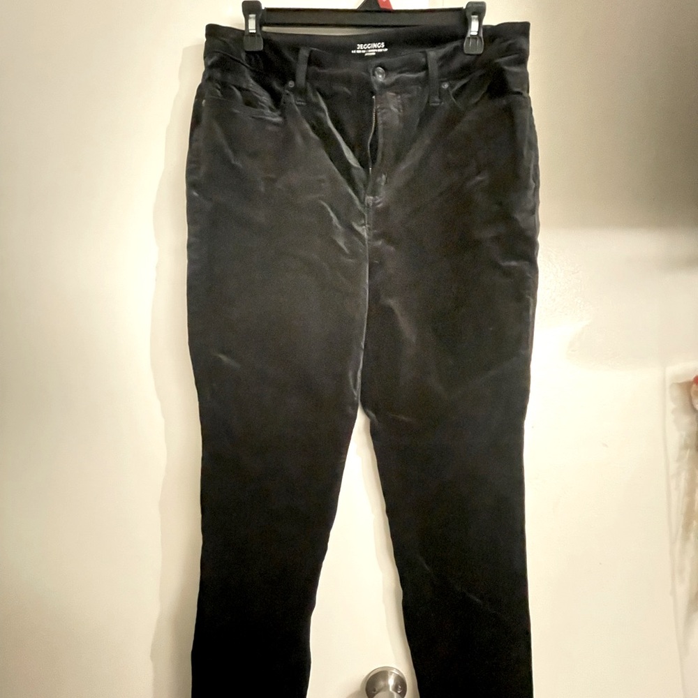 Chicos Black Velvet Pants size1.5R.good condition no holes or gaps in it.